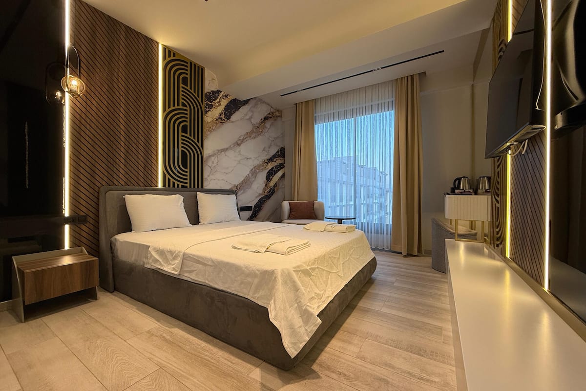 In-room safe, desk, soundproofing, free WiFi