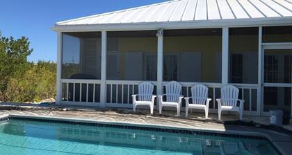 Charming 2-bedroom bungalow in fabulous Providenciales with AC