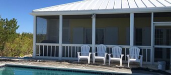 Charming 2-bedroom bungalow in fabulous Providenciales with AC
