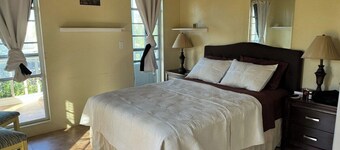 Charming 2-bedroom bungalow in fabulous Providenciales with AC