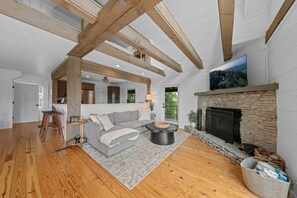 TV, fireplace