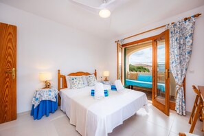 Room - Holiday Home Llagosta 31 in Sa Ràpita, very close to the sea with terrace, private garden, and Wi-Fi (Sa Ràpita)