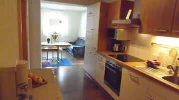 Réfrigérateur, micro-ondes, plaque de cuisson, lave-vaisselle