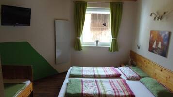 1 chambre, lit parapluie, Wi-Fi gratuit, draps fournis