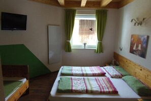 1 bedroom, travel cot, free WiFi, bed sheets