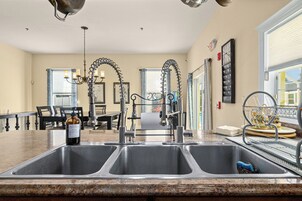 Family House | Private kitchen | Full-size fridge, microwave, oven, stovetop