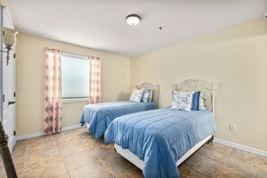 Family House | Laptop workspace, iron/ironing board, free WiFi