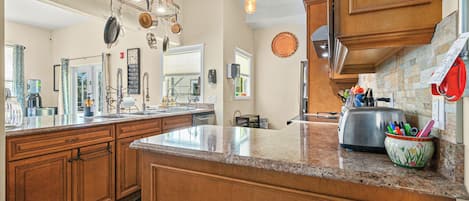 Family House | Private kitchen | Full-size fridge, microwave, oven, stovetop