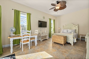 Family House | Laptop workspace, iron/ironing board, free WiFi