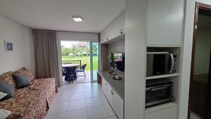 เบสิกอพาร์ทเมนท์, วิวสวนหย่อม | บริเวณนั่งเล่น