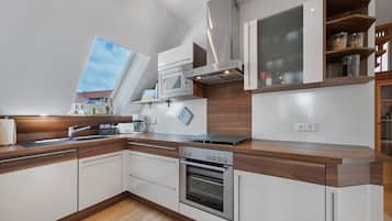 Refrigerador, microondas, horno, placa de cocina