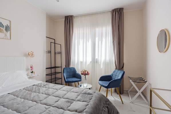Classic Townhome, 1 Queen Bed, Private Bathroom | Iron/ironing board, free WiFi