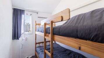 3 habitaciones, tabla de planchar con plancha y wifi