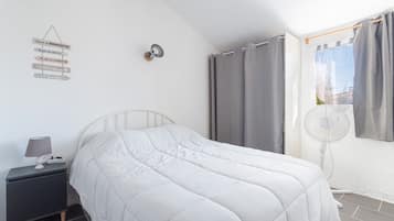 3 bedrooms, iron/ironing board, WiFi