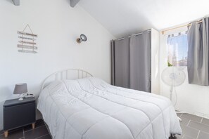 3 dormitorios, tabla de planchar con plancha, wifi