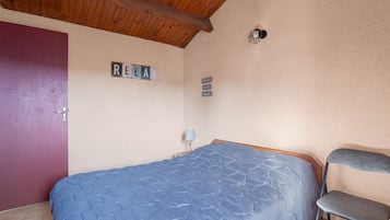 2 bedrooms, iron/ironing board, WiFi