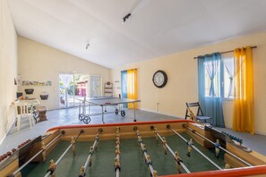 Games room - 2-Bedroom Gite, Air Conditioning, Pool, Near Sigean (Roquefort-des-Corbières)