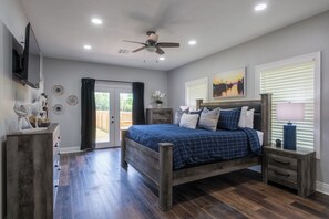 3 habitaciones, escritorio, tabla de planchar con plancha y wifi gratis 