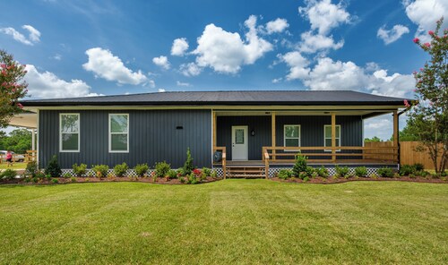 Magnolia Place: 3-bedroom 2-Full bath home w/stocked pond