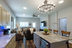 Smart TV, chimenea, videojuegos, impresora