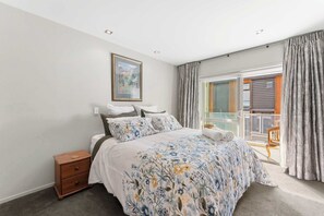 2 bedrooms, iron/ironing board, WiFi, bed sheets - Harbour Views Townhouse (Mount Maunganui)