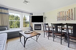 Télévision, lecteur de DVD, espaces bureaux