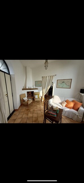 TV, caminetto