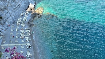 Camastros y toallas de playa