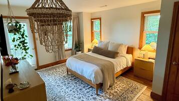 3 bedrooms, iron/ironing board, WiFi, bed sheets