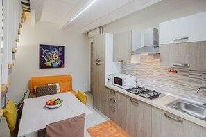 Fridge, microwave, stovetop, electric kettle