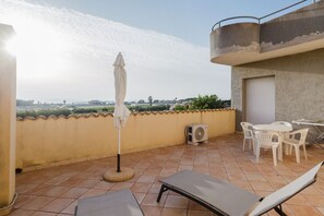 Outdoor dining - In the heart of the Marsala Lagoon (App. Le Saline) (Marsala)