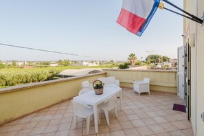 Outdoor dining - In the heart of the Marsala Lagoon (App. Le Saline) (Marsala)