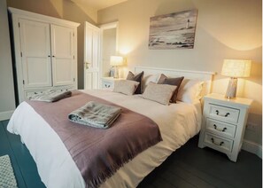 4 makuuhuonetta, silitysrauta/-lauta, Wi-Fi, vuodevaatteet