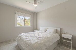 3 chambres, fer et planche à repasser, accès Internet, draps fournis