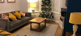 Gloucester Rd 2 mins away - Fab, trendy house