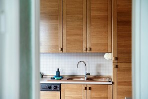 Fridge, microwave, oven, stovetop - Lake View in Menaggio (Poggio Fiorito Apt.) (Menaggio)