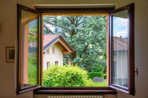 Interior - Lake View in Menaggio (Poggio Fiorito Apt.) (Menaggio)