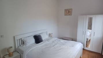 3 bedrooms, in-room safe, iron/ironing board, free WiFi