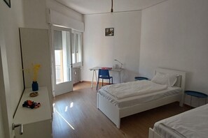 3 bedrooms, in-room safe, iron/ironing board, free WiFi