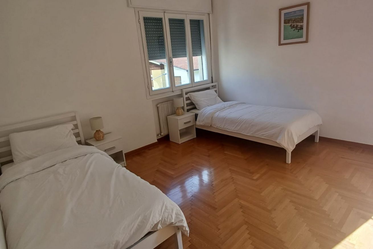 3 bedrooms, in-room safe, iron/ironing board, free WiFi