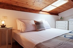 1 quarto, cofres nos quartos, ferros/tábuas de passar roupa