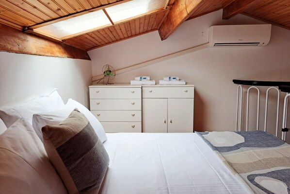 1 bedroom, in-room safe, iron/ironing board, free WiFi