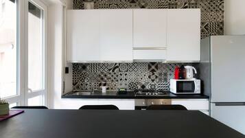 Fridge, oven, stovetop, dishwasher