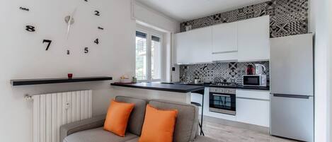 Fridge, oven, stovetop, dishwasher