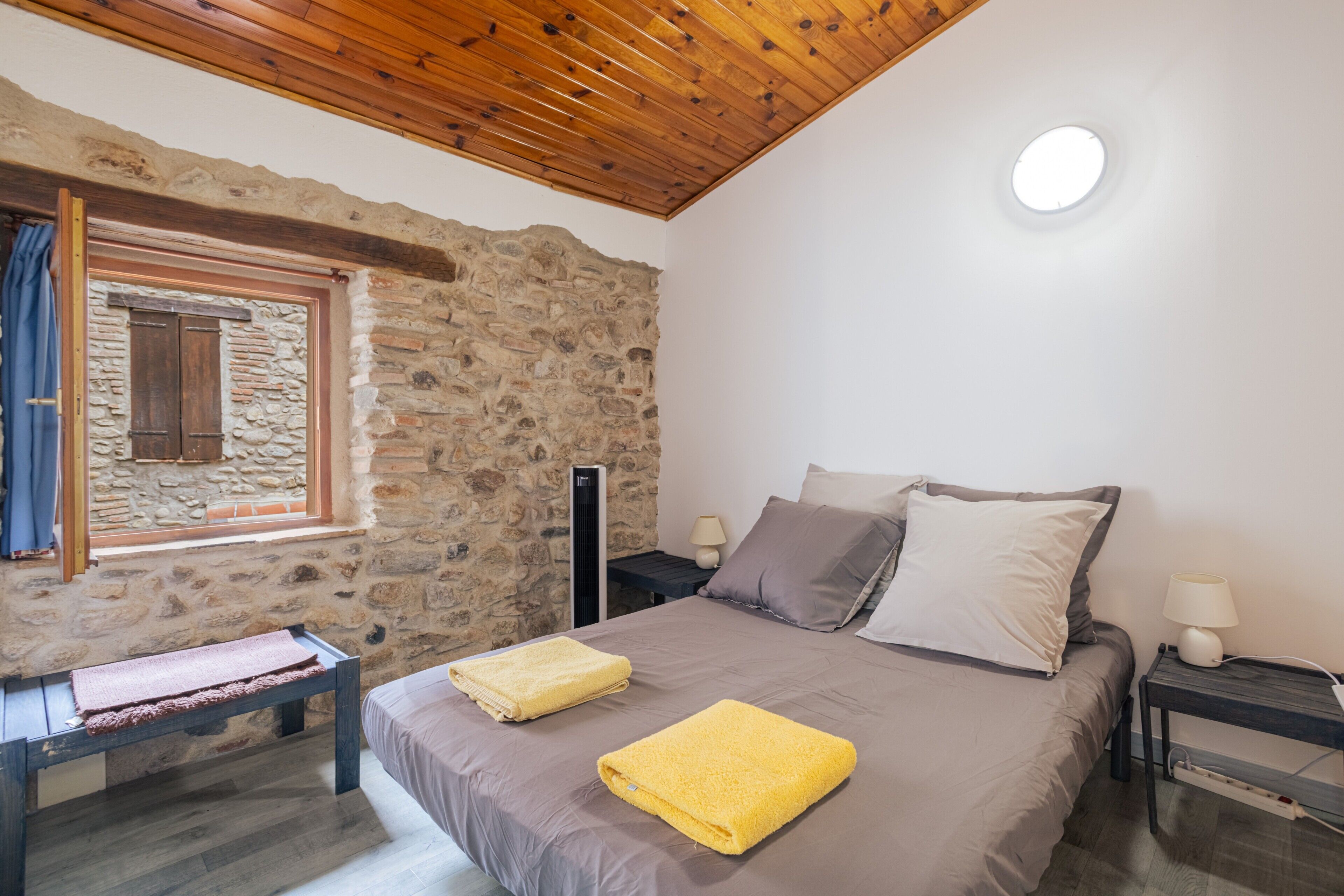 1 bedroom, desk, iron/ironing board, WiFi