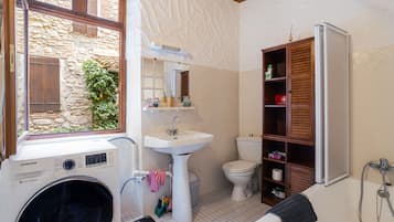 Shower, free toiletries, hair dryer, towels