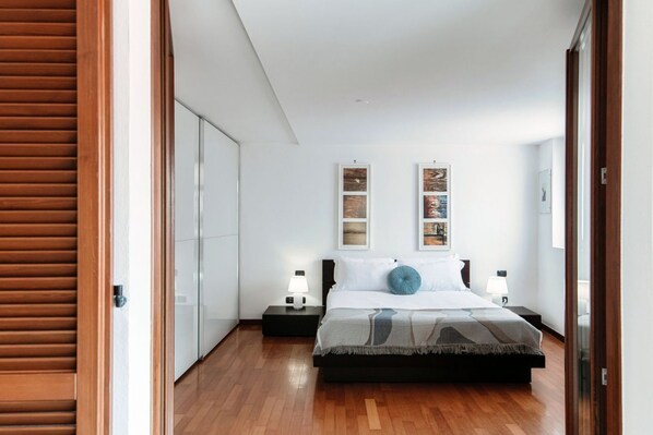 2 chambres, fer et planche à repasser, accès au Wi-Fi (inclus)