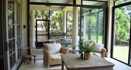 Live Oaks Cottage - Golf Course Views & Lowcountry Charm in Bluffton, SC