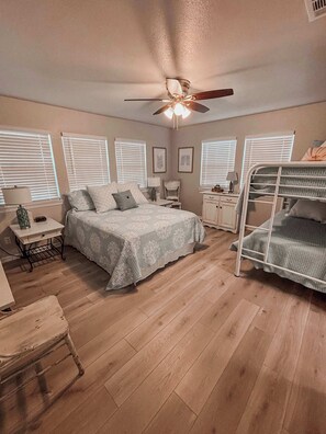 2 bedrooms, travel cot, WiFi