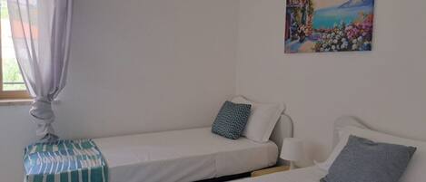 2 عدّة غرف نوم ومكواة/لوح كي وواي فاي مجانًا وملاءات أسرّة